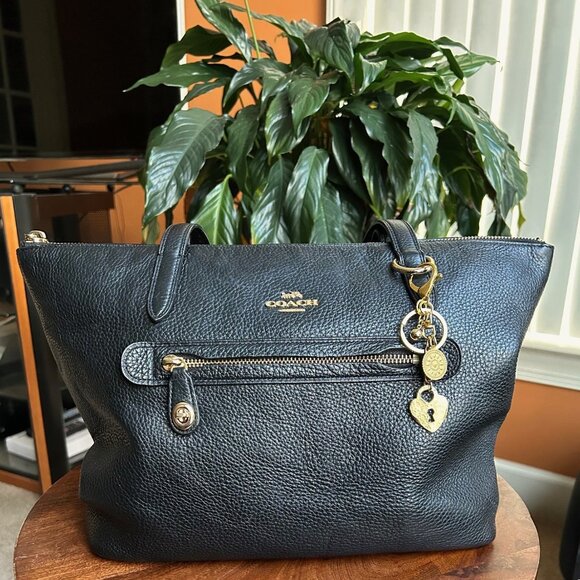 GOLD PADLOCK HEART Bag Charm 🔒 - Picture 4 of 9